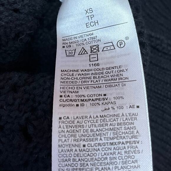 Old Navy Women's Black Crochet Knit Sleeveless Tank Crop Sweater Vest Top Sz XS - Picture 5 of 5